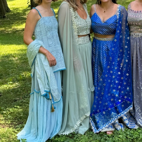 Lehenga (skirt) with Choli (blouse) and Dupatta (scarf) - Picture 5 of 7